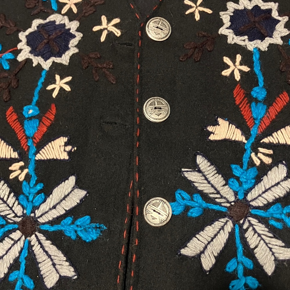 Vintage Wool Embroidered Black Vest with Floral Design size Medium - Picture 3 of 5